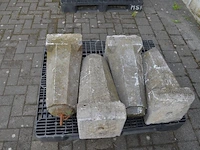 4 blauwe stenen palen ca. 80 cm (zonder pvc pallet) - afbeelding 4 van  5