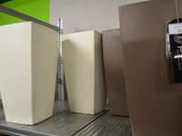 4 bloempot pure by elho 55cm hoog: 2x wit + 2x bruin - afbeelding 1 van  4