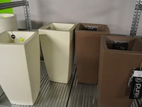 4 bloempot pure by elho 55cm hoog: 2x wit + 2x bruin - afbeelding 2 van  4