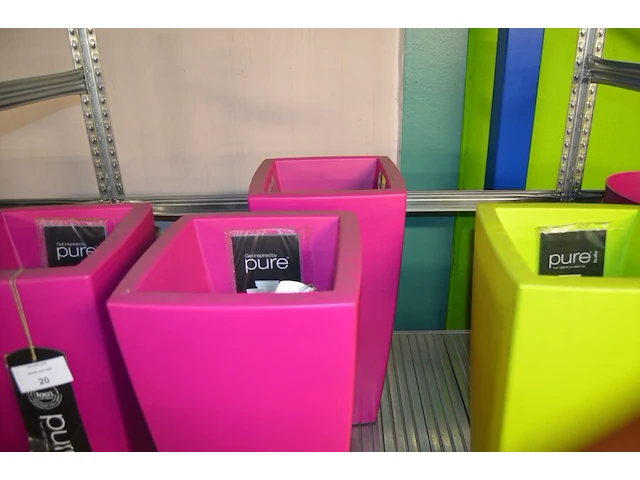4 bloempot pure by elho 55cm hoog: 3x fuchsia + 1x groen - afbeelding 2 van  5