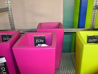 4 bloempot pure by elho 55cm hoog: 3x fuchsia + 1x groen - afbeelding 2 van  5