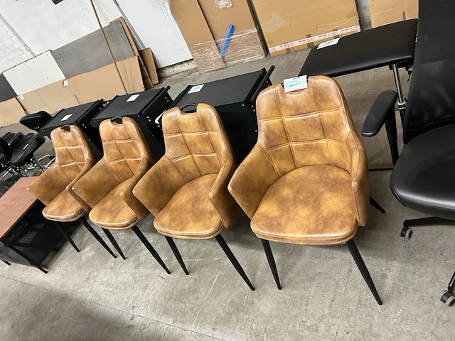 4 bruine lederen stoelen - afbeelding 1 van  5