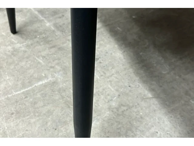 4 bruine lederen stoelen - afbeelding 4 van  5