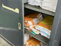 4 bureaukasten en 1 bureau - afbeelding 3 van  8