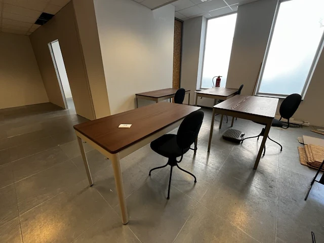 4 bureautafels vv stoel - afbeelding 2 van  9