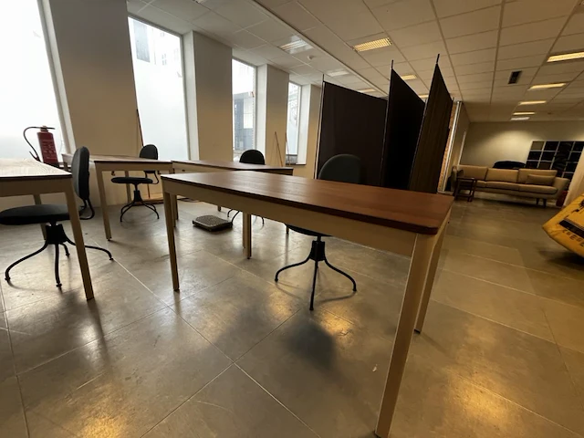 4 bureautafels vv stoel - afbeelding 6 van  9