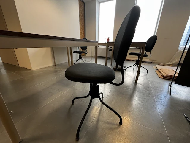 4 bureautafels vv stoel - afbeelding 8 van  9