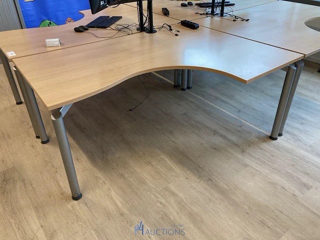 4 bureautafels - afbeelding 3 van  5