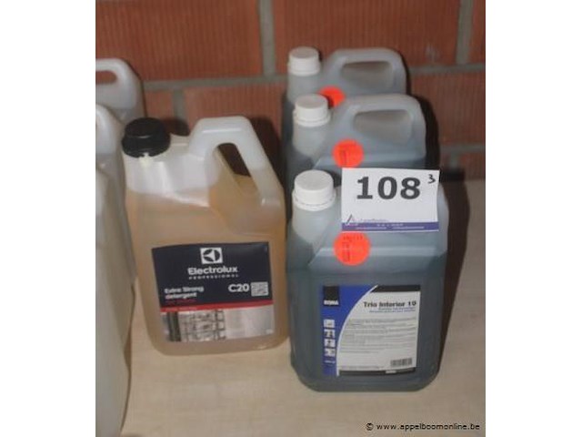 4 bussen schoonmaakmiddel - afbeelding 1 van  3