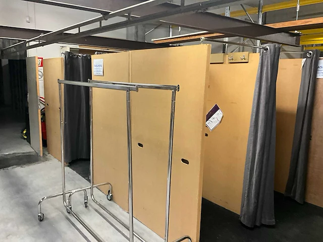 4-delige houten paskamerconstructie met 16 paskamers - afbeelding 5 van  16