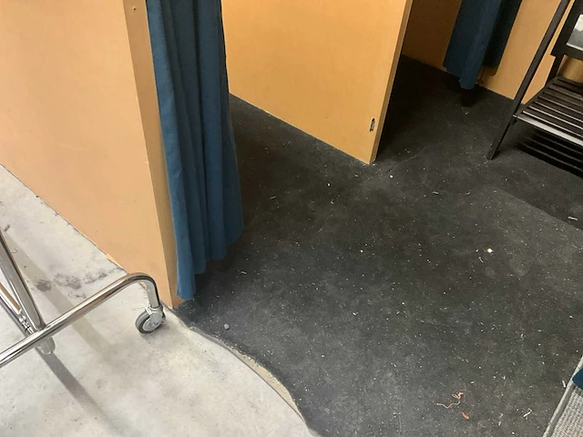 4-delige houten paskamerconstructie met 16 paskamers - afbeelding 14 van  16