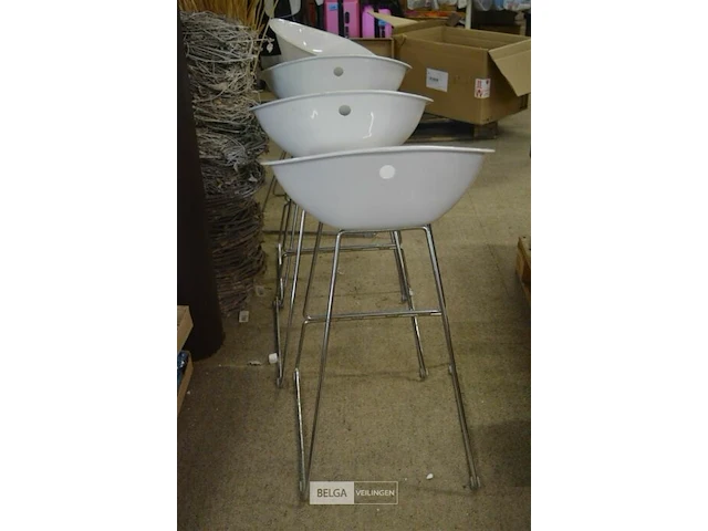 4 design krukken wit plastiek ijzer onderstel - afbeelding 2 van  3