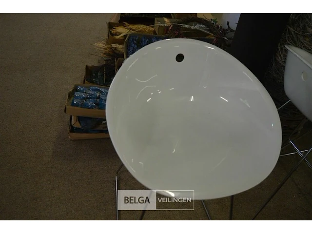 4 design krukken wit plastiek ijzer onderstel - afbeelding 3 van  3