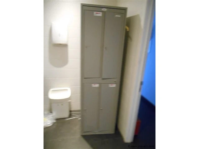 4 deurs locker met sleutels 61x57x250 - afbeelding 1 van  2