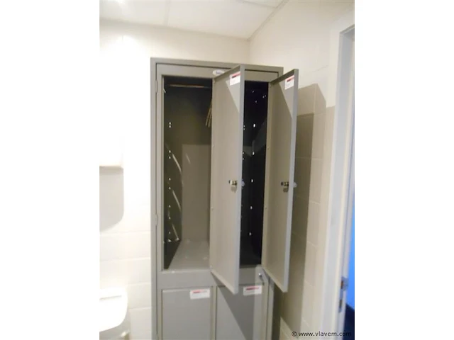 4 deurs locker met sleutels 61x57x250 - afbeelding 2 van  2