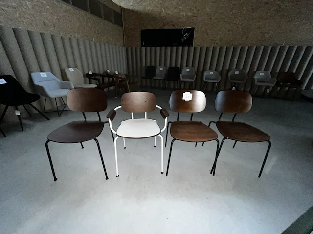 4 div houten stoelen - afbeelding 1 van  7