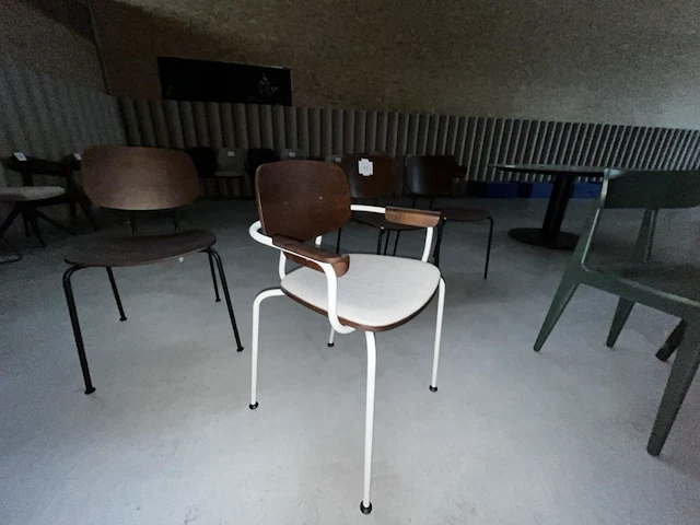 4 div houten stoelen - afbeelding 5 van  7