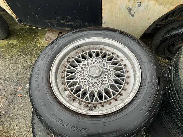 4 diverse autobanden met velg - afbeelding 2 van  8