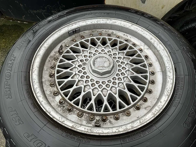 4 diverse autobanden met velg - afbeelding 3 van  8
