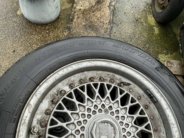 4 diverse autobanden met velg - afbeelding 4 van  8