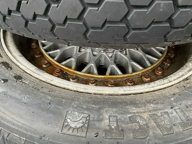 4 diverse autobanden met velg - afbeelding 7 van  8