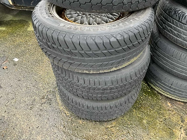 4 diverse autobanden met velg - afbeelding 8 van  8