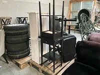 4 diverse bijzettafels, compleet met 2 bureaustoelen - afbeelding 1 van  5