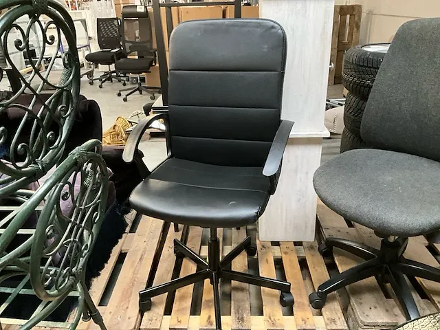 4 diverse bijzettafels, compleet met 2 bureaustoelen - afbeelding 5 van  5