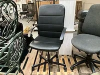 4 diverse bijzettafels, compleet met 2 bureaustoelen - afbeelding 5 van  5