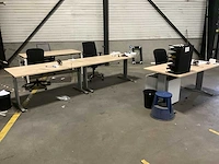 4 diverse bureaus en 4 stoelen - afbeelding 1 van  7