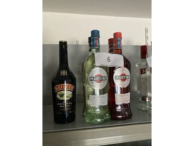 4 diverse flessen martini - afbeelding 1 van  2