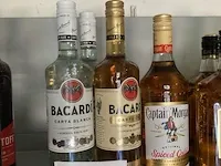 4 diverse flessen rum - afbeelding 1 van  2