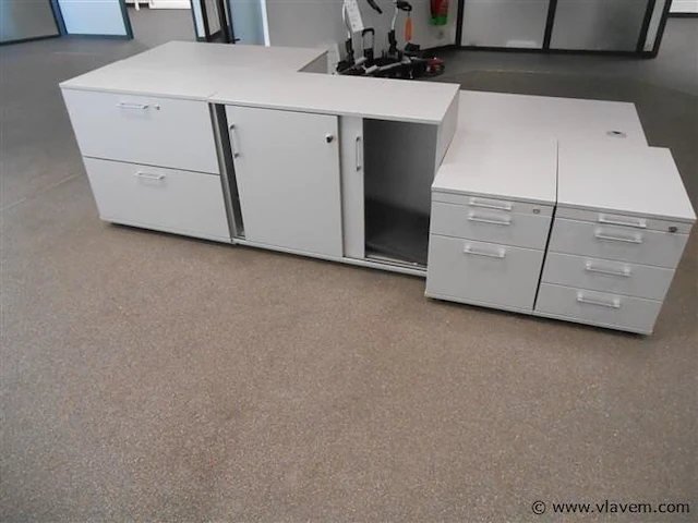 4 diverse formica kasten - afbeelding 1 van  2