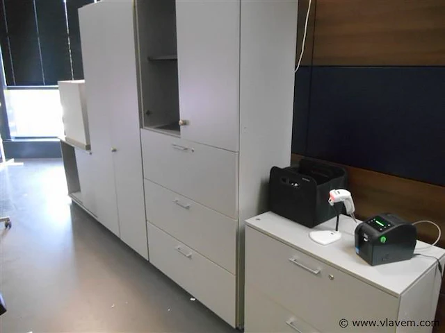 4 diverse formica kasten - afbeelding 1 van  1