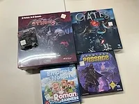 4 diverse gezelschapspellen guillotine games, renegade, imperial settlers - afbeelding 1 van  7