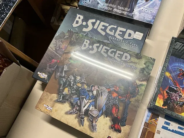 4 diverse gezelschapspellen trismegistus, red raven, renegade - afbeelding 3 van  8