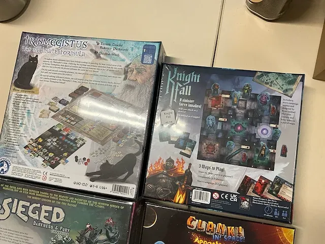 4 diverse gezelschapspellen trismegistus, red raven, renegade - afbeelding 5 van  8