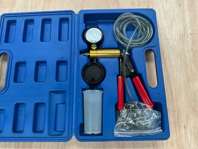 4 diverse handgereedschappen - afbeelding 5 van  8