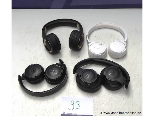 4 diverse koptelefoons - afbeelding 1 van  3