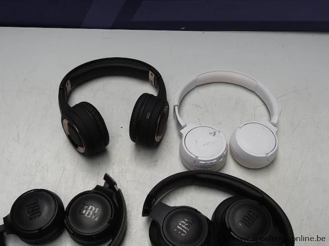 4 diverse koptelefoons - afbeelding 3 van  3