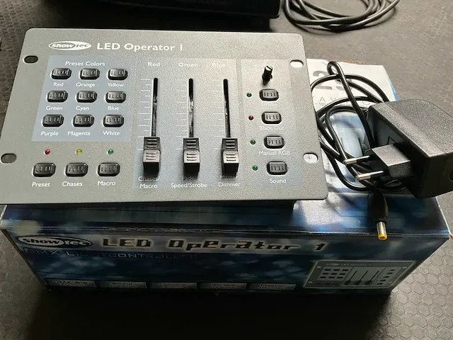 4 diverse lichtcontrollers - afbeelding 2 van  9