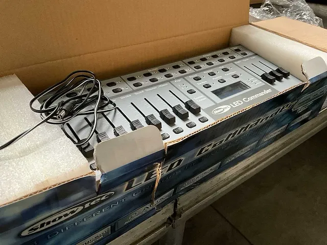 4 diverse lichtcontrollers - afbeelding 5 van  9