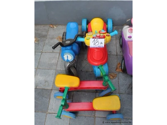 4 diverse loopfietsjes - afbeelding 1 van  1