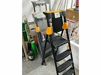 4 diverse metalen trapladders yperman mensaplus - afbeelding 5 van  5