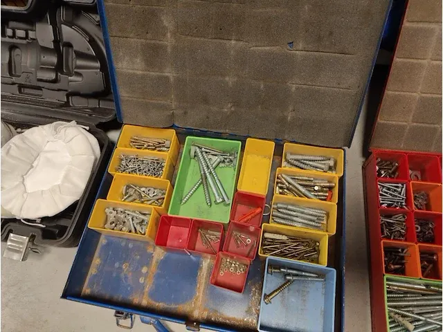 4 diverse sorteerkoffers inhoudende divers klein montagemateriaal - afbeelding 5 van  5