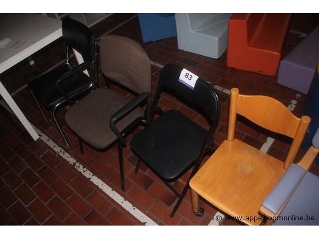 4 diverse stoelen - afbeelding 1 van  1
