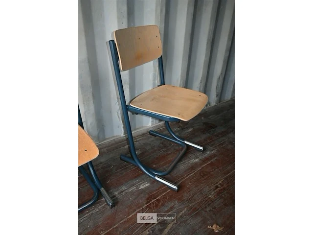 4 diverse stoelen - afbeelding 4 van  4