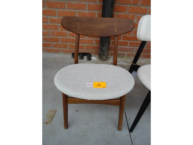 4 diverse stoelen - afbeelding 5 van  6