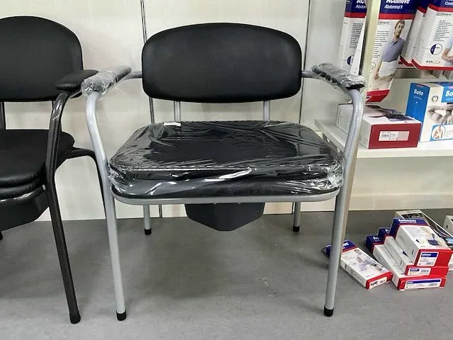 4 diverse toiletstoelen vermeiren - afbeelding 7 van  11