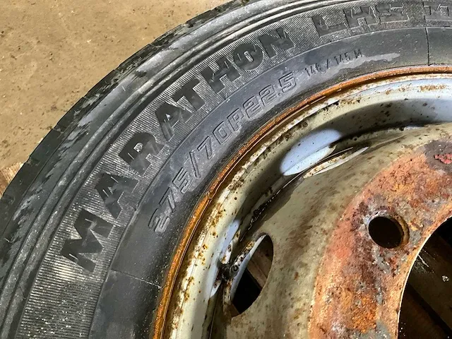 4 diverse vrachtwagenbanden kumho, pirelli, kormoran, goodyear - afbeelding 11 van  13